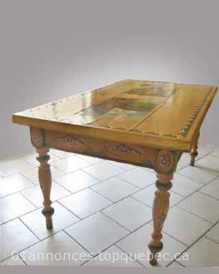 table sculptée et peinte à la main